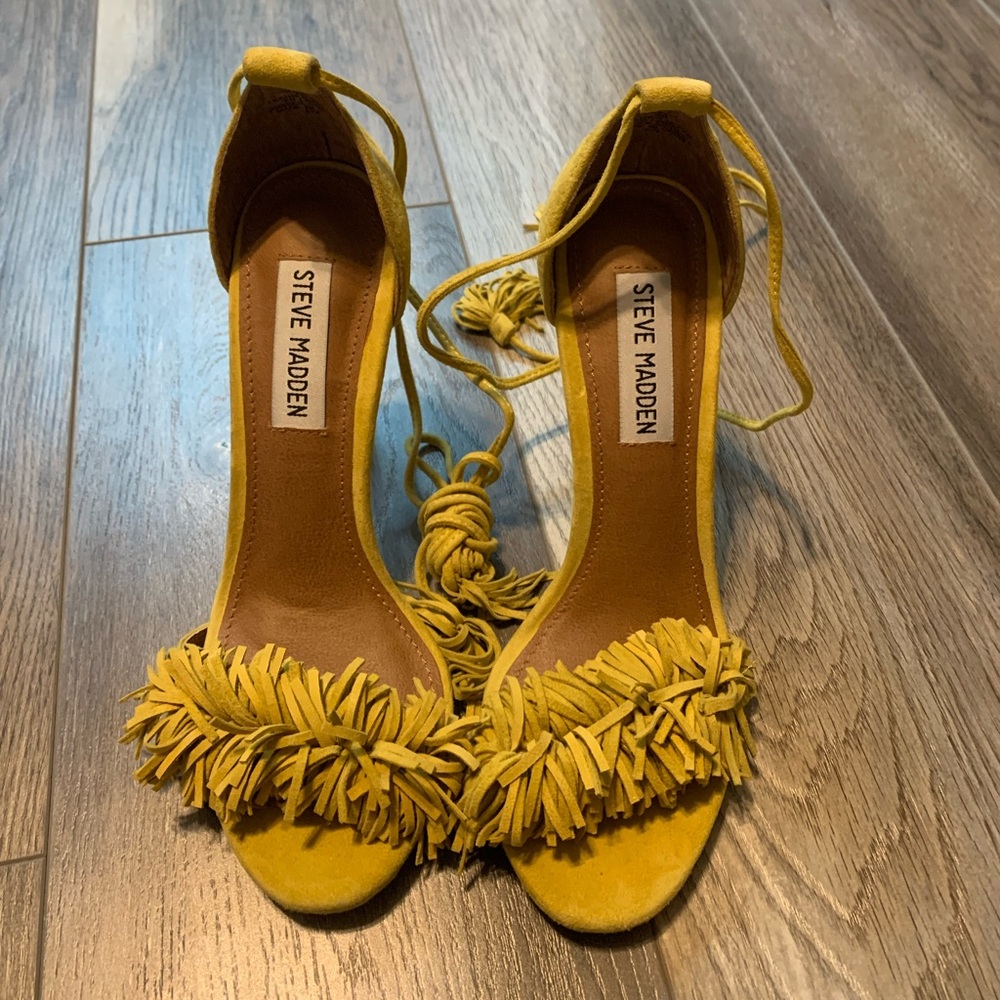 NWT Steve Madden Sassey Fringe Heels